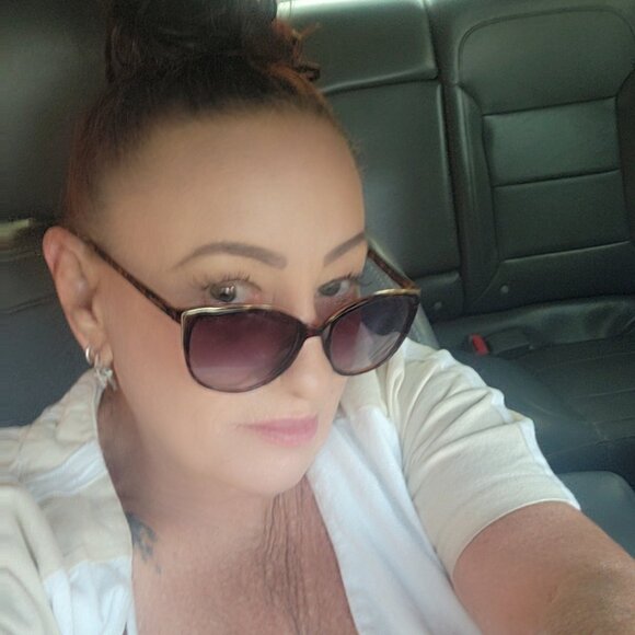 Meet your Posher, Dena - Picture 2 of 2